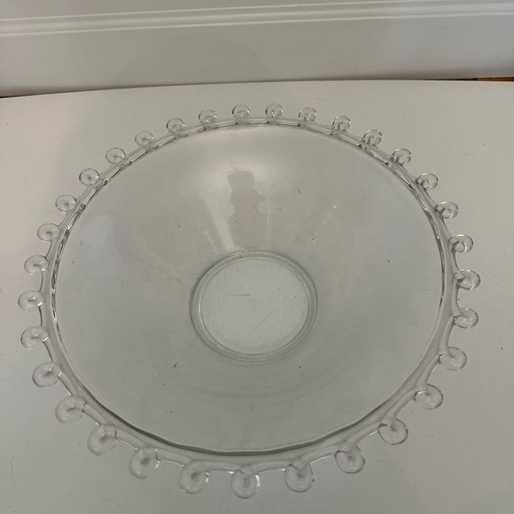 Large glass serving bowl with curly edge - Picture 3 of 5